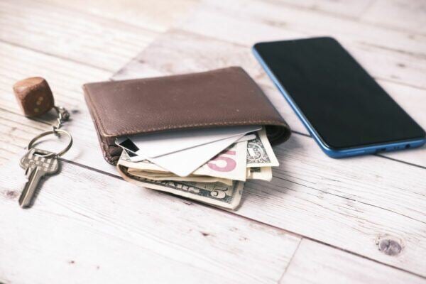 wallet-phone-600x400